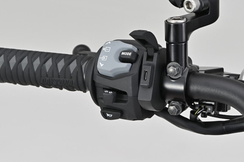 Fuente de alimentación USB tipo C DAYTONA Slim aluminio - manillar Ø22,2/25,4