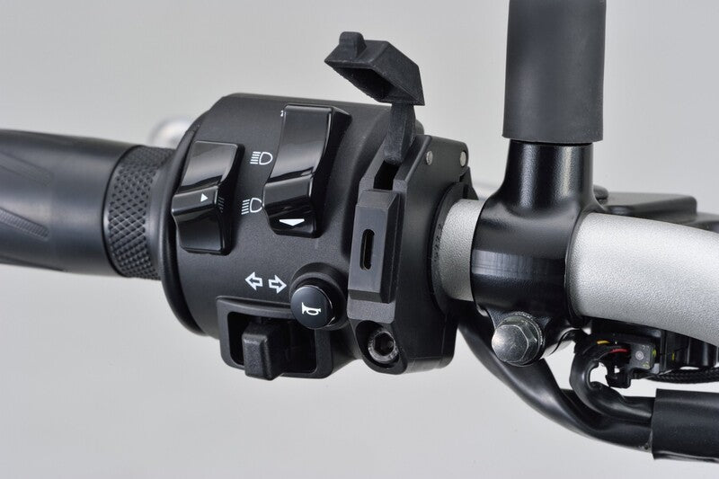 Fuente de alimentación USB tipo C DAYTONA Slim - manillar Ø22,2/25,4